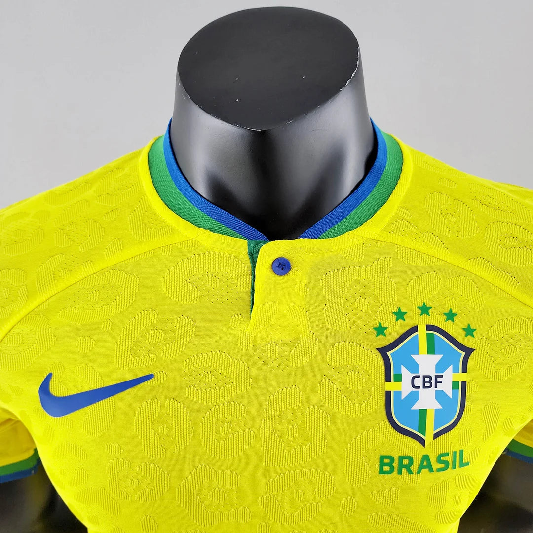 Maillot de football du Brésil à domicile, version joueur de la Coupe du Monde de la FIFA 2022